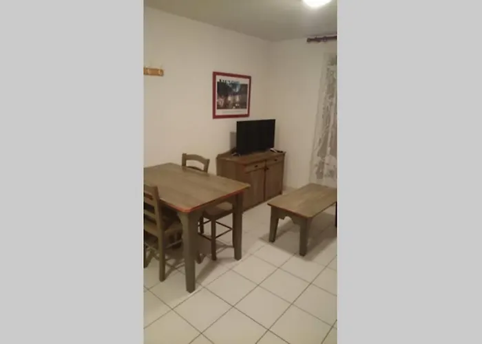 T 2 Dans Village 3 *** A Saint Geniez 2 Piscines Chauffee Apartmán *