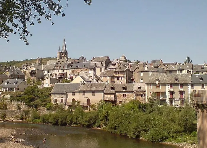 T 2 Dans Village 3 *** A Saint Geniez 2 Piscines Chauffee Apartmán *