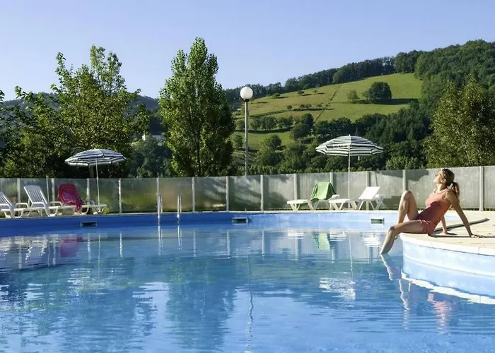 T 2 Dans Village 3 *** A Saint Geniez 2 Piscines Chauffee *