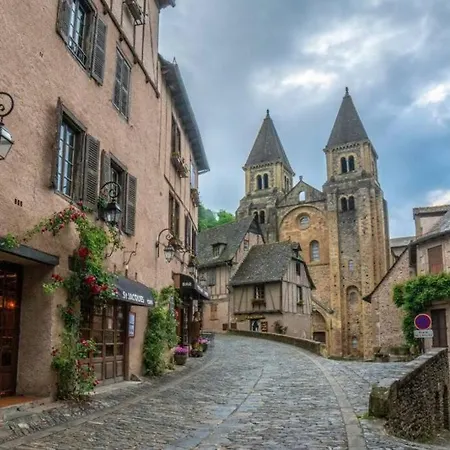 T 2 Dans Village 3 *** A Saint Geniez 2 Piscines Chauffee Апартаменты Pierrefiche (Aveyron)