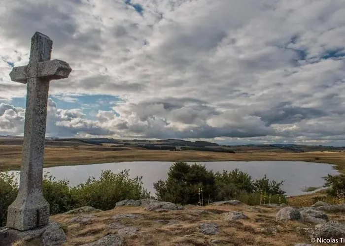 T 2 Dans Village 3 *** A Saint Geniez 2 Piscines Chauffee Lejlighed Pierrefiche (Aveyron)